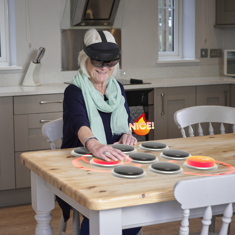 Strolll_5 Med Strollls AR-glasögon projiceras övningar, visuella ledtrådar och spelbaserade uppgifter direkt i rehabiliteringspersonens synfält.